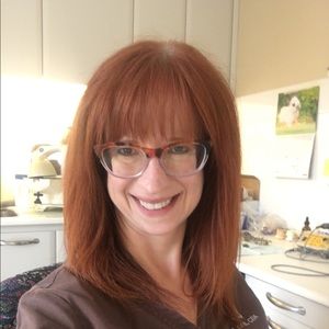 Meet your Posher, Lora